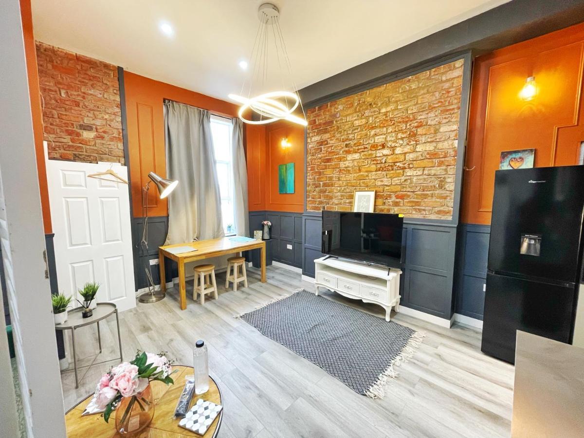 Adeamstays Provides Beautiful Centrally Located 1 And 2 Bed Apartments On Liverpools Boulevard Exteriör bild