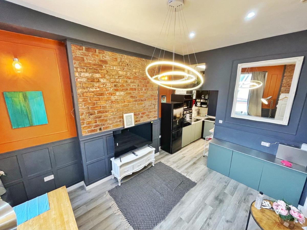 Adeamstays Provides Beautiful Centrally Located 1 And 2 Bed Apartments On Liverpools Boulevard Exteriör bild