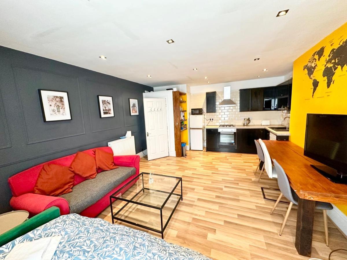 Adeamstays Provides Beautiful Centrally Located 1 And 2 Bed Apartments On Liverpools Boulevard Exteriör bild