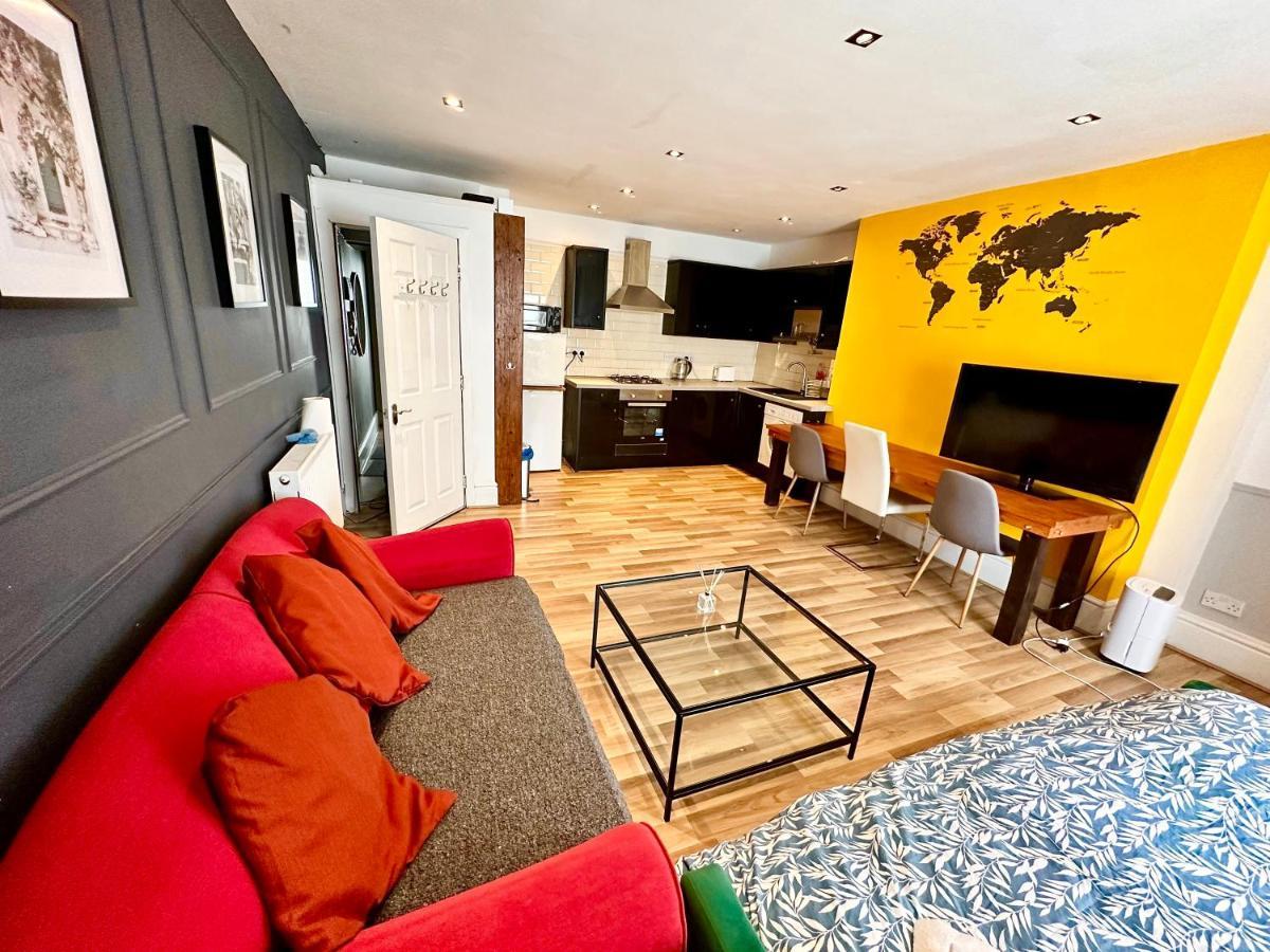Adeamstays Provides Beautiful Centrally Located 1 And 2 Bed Apartments On Liverpools Boulevard Exteriör bild