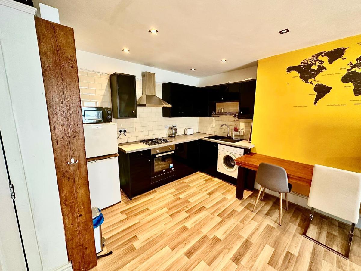 Adeamstays Provides Beautiful Centrally Located 1 And 2 Bed Apartments On Liverpools Boulevard Exteriör bild